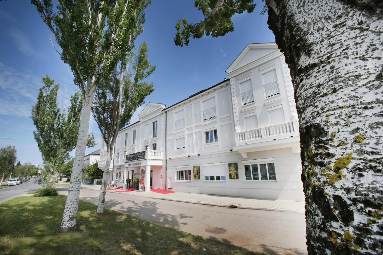 25h SPA-Residenz DELUXE Garden Apartment POOLs outdoor indoor Neusiedl am See Buitenkant foto